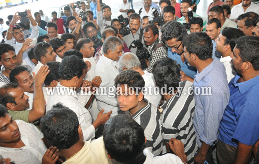 MLA JR Lobo distributes food to stranded passengers in Mangalore